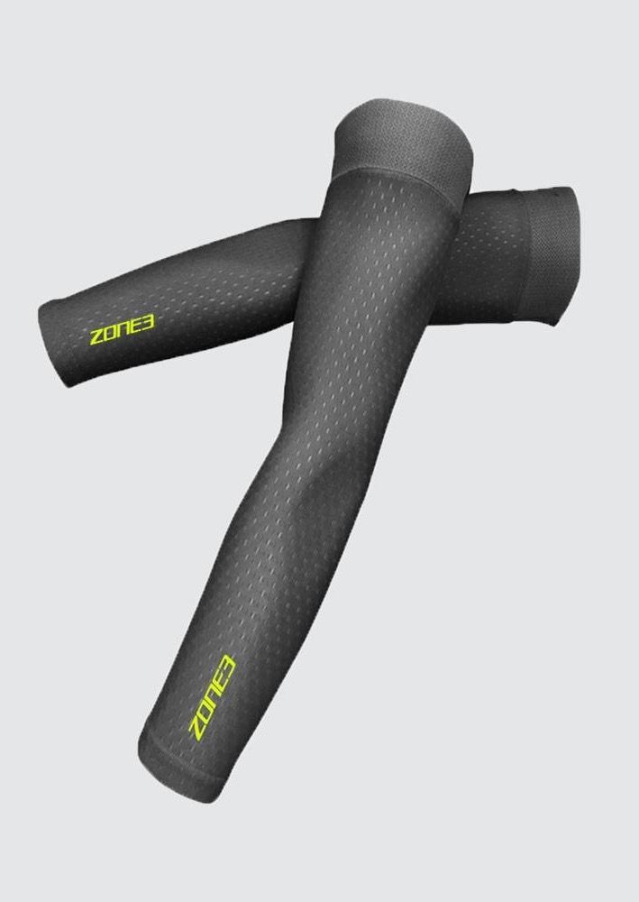 TW18MAQA104 Мужские рукава для триатлона ZONE3 серия AQUAFLO+ (BLACK/GREY/NEON GREEN Чёрный/Зелёный L/XL)